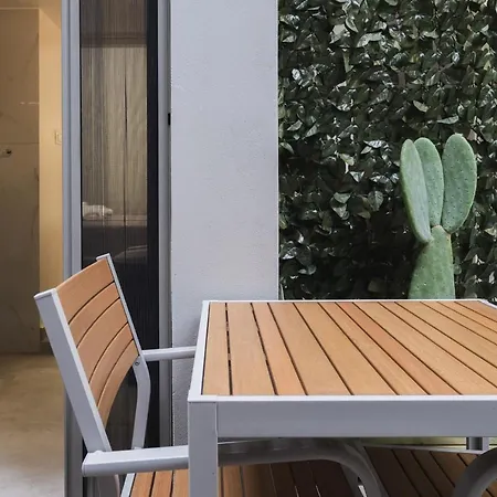 Central Apt 4 W. Yard Steps To Old Town Ac, Wifi Apartman